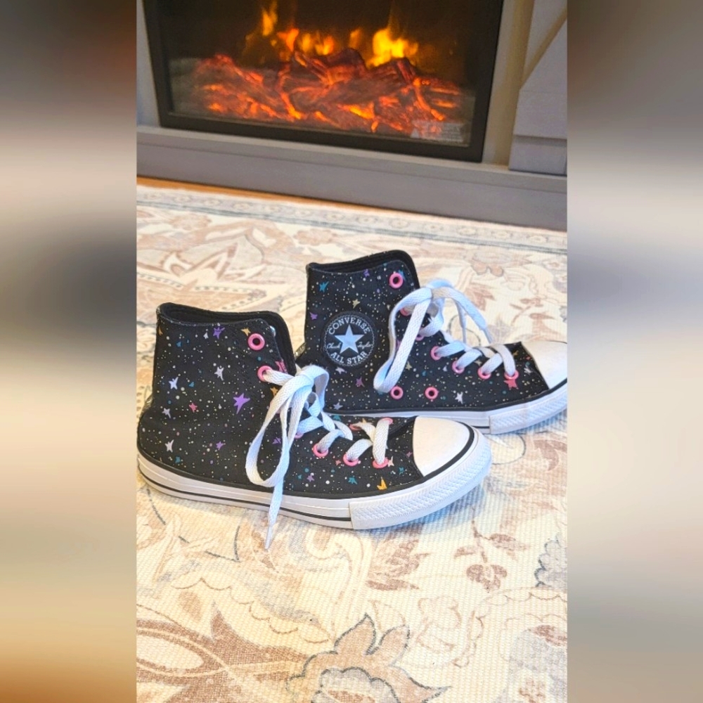 Converse Chuck Taylor high top black mod pink star size 2 youth US